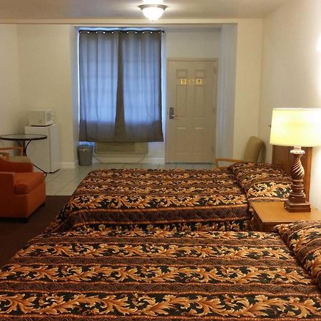 Country Regency Inn & Suites Manvel Екстериор снимка
