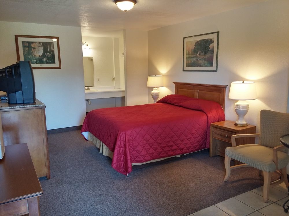 Country Regency Inn & Suites Manvel Екстериор снимка