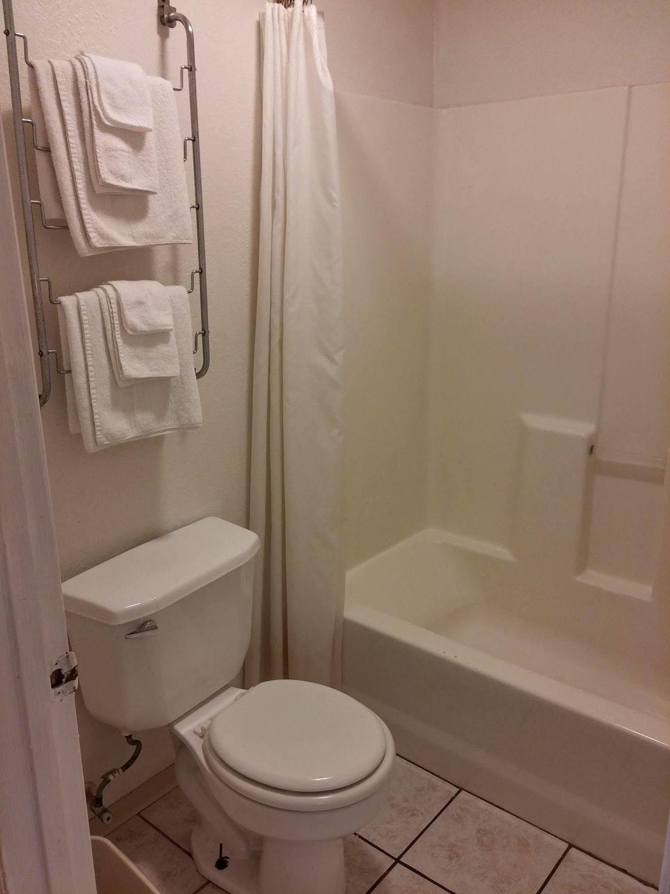Country Regency Inn & Suites Manvel Екстериор снимка